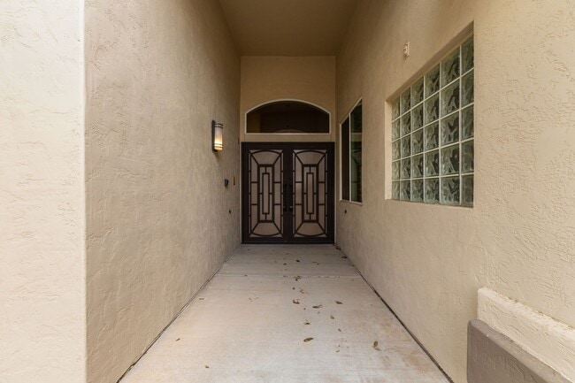 Photo - Long term rental in Oakwood with private pool