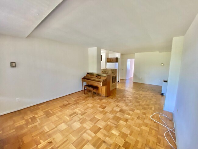 Photo - Great Foggy Bottom One Bedroom with Roof T... Unidad 715 South