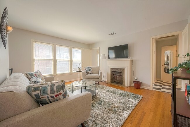 Photo - 1558 1/2 Castle Ct