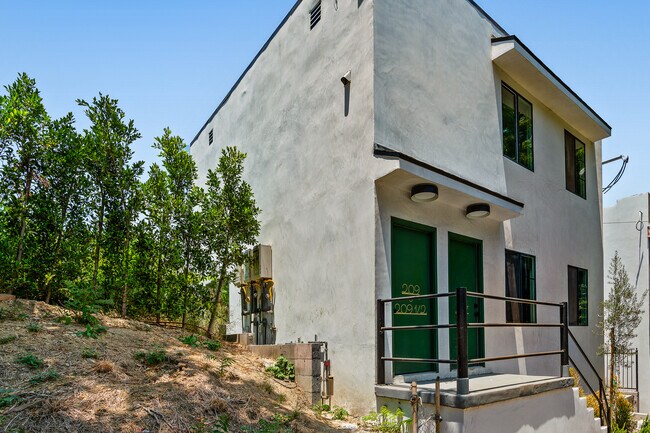 Photo - 1410 W 2nd St Unidad A