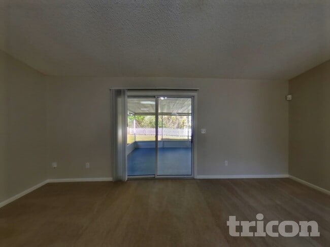 Photo - 2750 Archer St