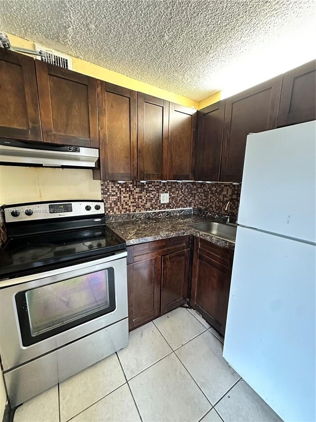 Building Photo - 95 NE 41st St Unit M189 Rental