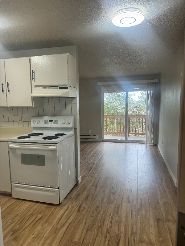 Photo - 308 Summit Ave N