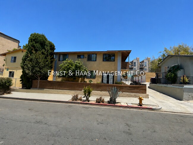 Building Photo - 426 Golden Ave Unit 03