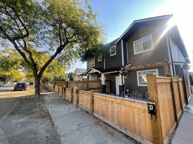 Building Photo - 831 Wilson Ave Unit 4