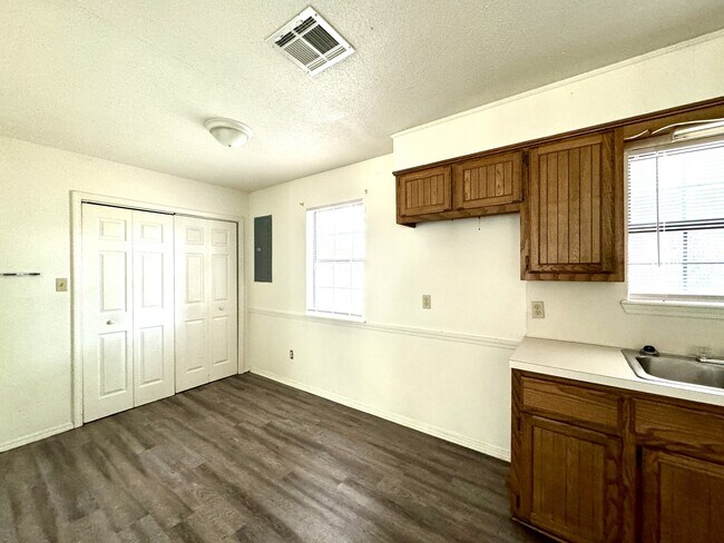 Photo - 301 Carson Rd