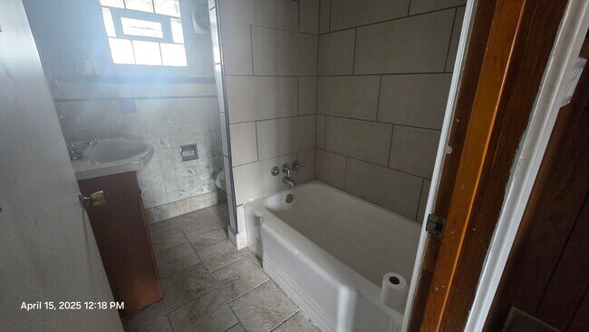 Photo - 1007 Wool St