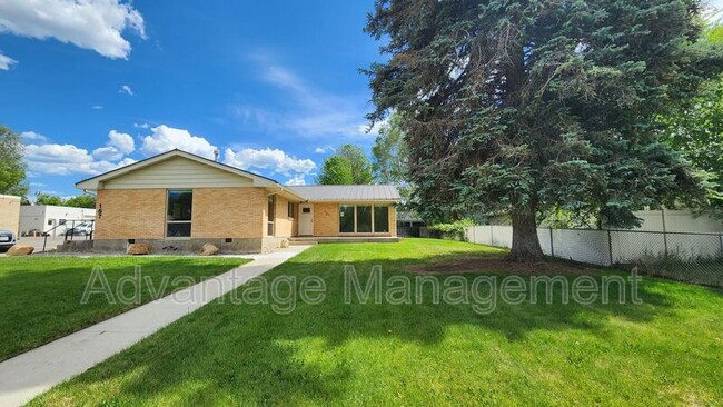 Building Photo - 167 W Center Unit Earnshaw- B