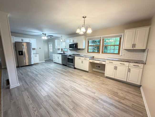 Photo - Miraculous 3 Bedroom And 2.5 Bath House!!