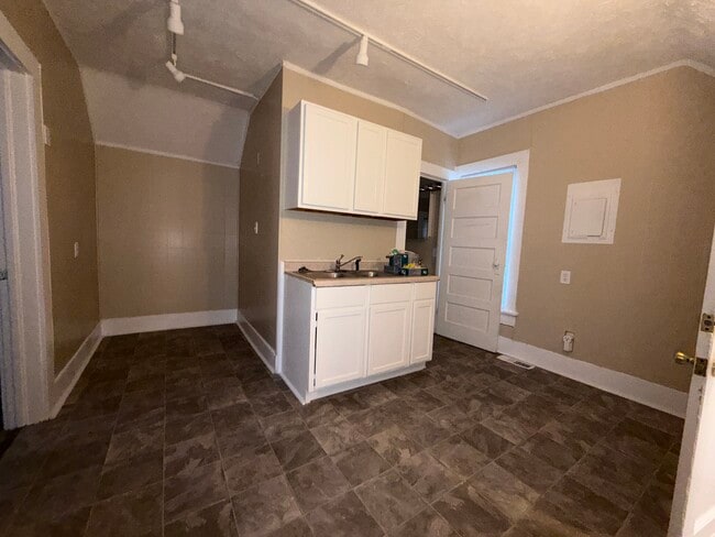 Photo - 233 E Broadway St