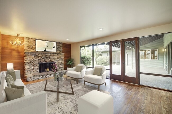 Photo - 4bd/2.5ba Clyde Hill Home