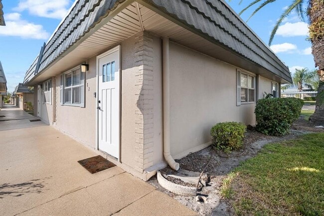 Photo - 1802 Bedford Terrace Unit 182