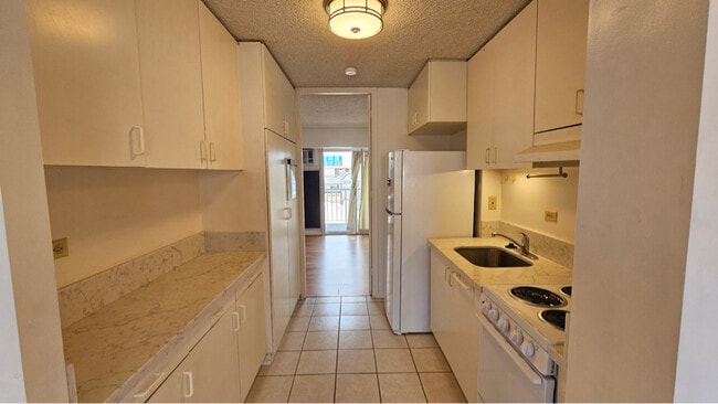 Photo - 1516 Ward Ave Unit 405
