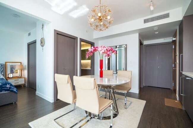 Photo - 6538 Nelson Av