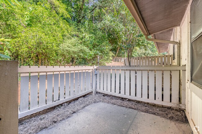 1BR, 1BA - 576SF - Open Floorplan - Patio