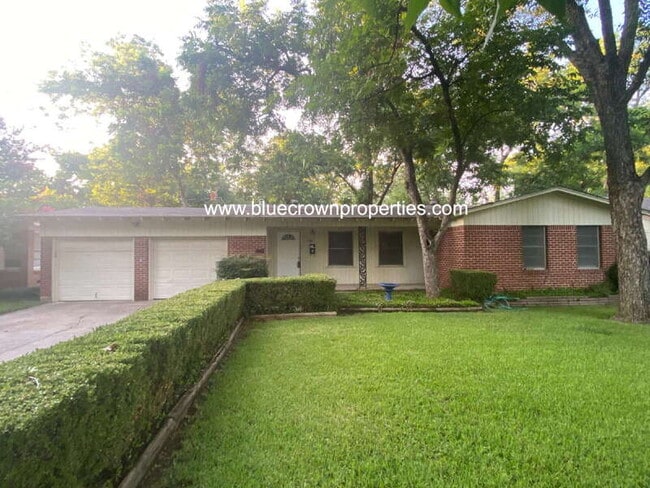 Photo - 1521 Larkspur Dr House