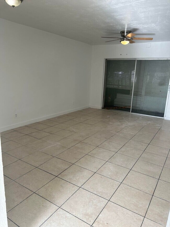 Photo - 1 Bed / 1 Bath Unit 14002 NE 2nd Ct