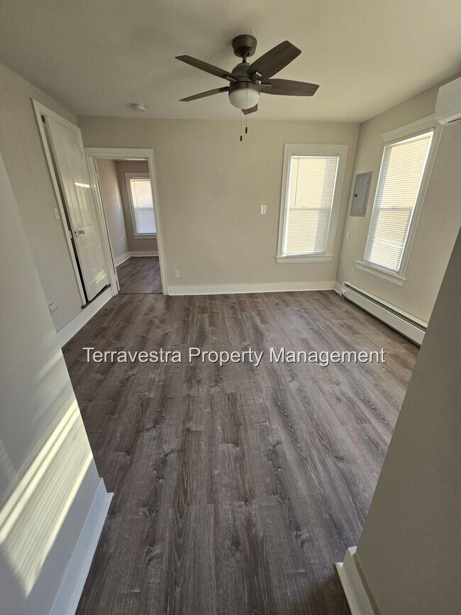 Photo - 321-323 South 5th Street Unidad 321 South 5th Street  B