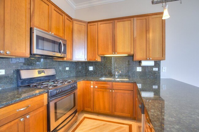 Photo - 3012 W Fullerton Ave Unit 4