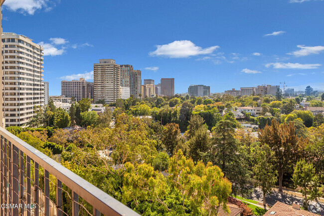 Building Photo - 10535 Wilshire Blvd Rental