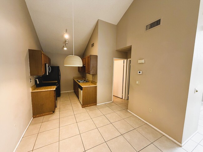 Photo - 1 bed Plus DEN/OFFICE w/closet (may be used for 2nd bedroom) 1 bath!