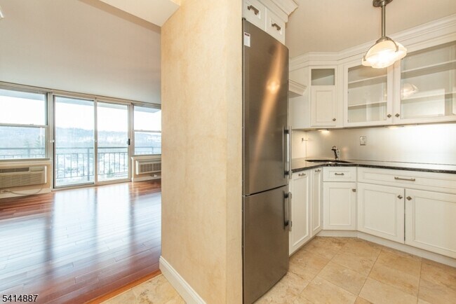 Photo - 300 Main St Unidad 915