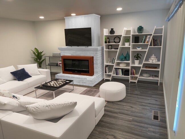 Photo - 4292 Meadowbrook Ct NE