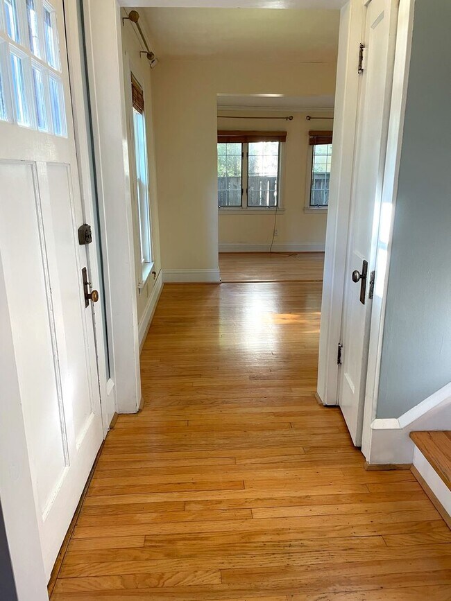 Photo - 1404 E Park Pl