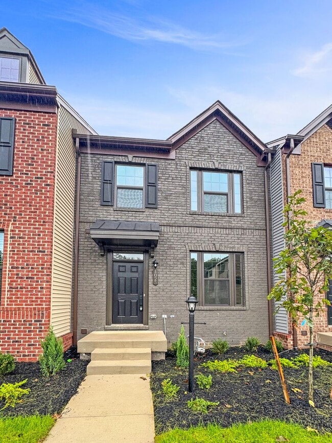 Building Photo - Spacious 3-Bedroom Townhome with Finished ...