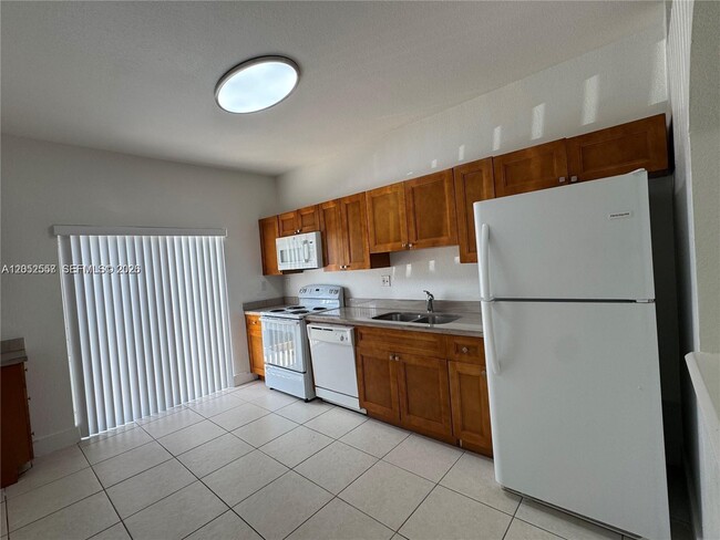 Building Photo - 6912 NW 179th St Unit 107-3