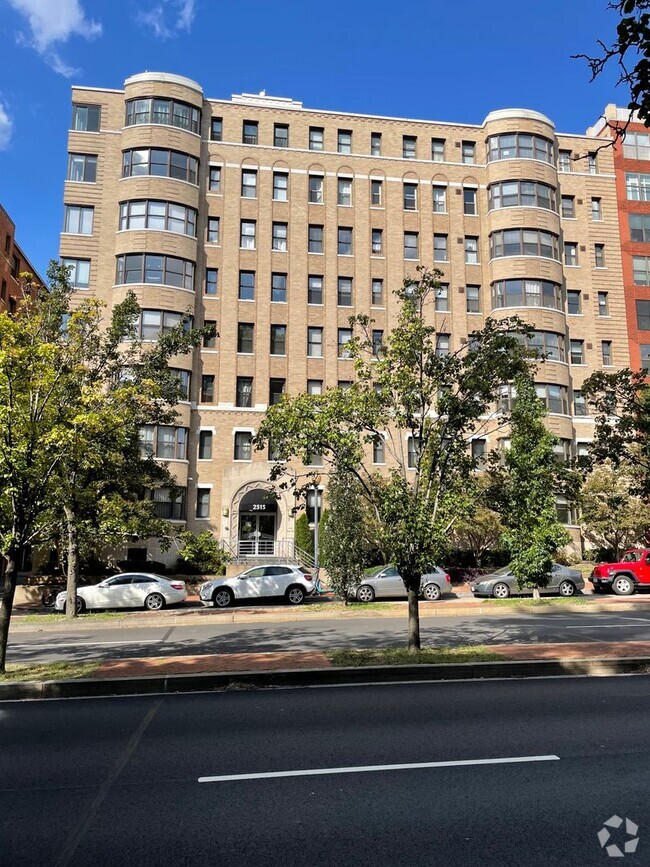 Building Photo - Foggy Bottom One Bedroom, All Utilties Inc... Rental