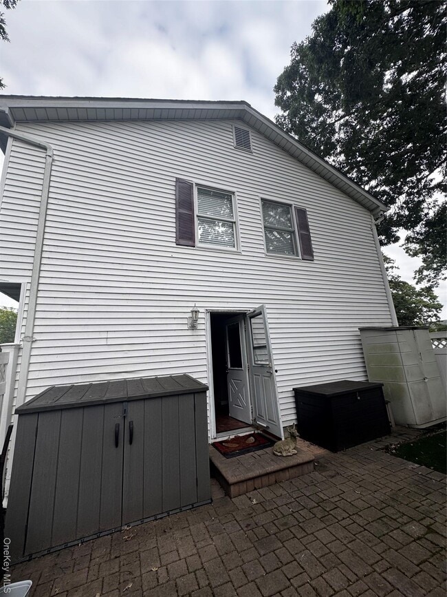 Building Photo - 10 Lloyd St Rental