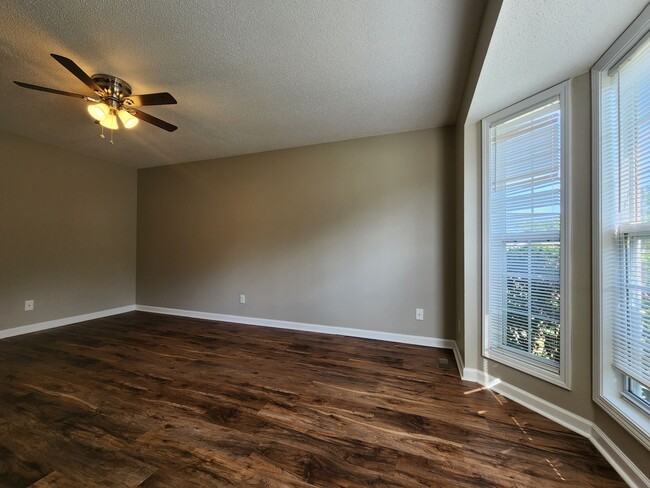 Photo - 4048 New Grange Cir