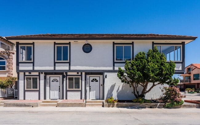 Building Photo - 3 Bedroom + 3 Bathroom Unit | Oxnard Shores | Unfurnished