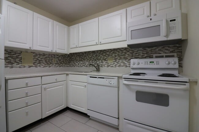 101 Monmouth St Unit 208
