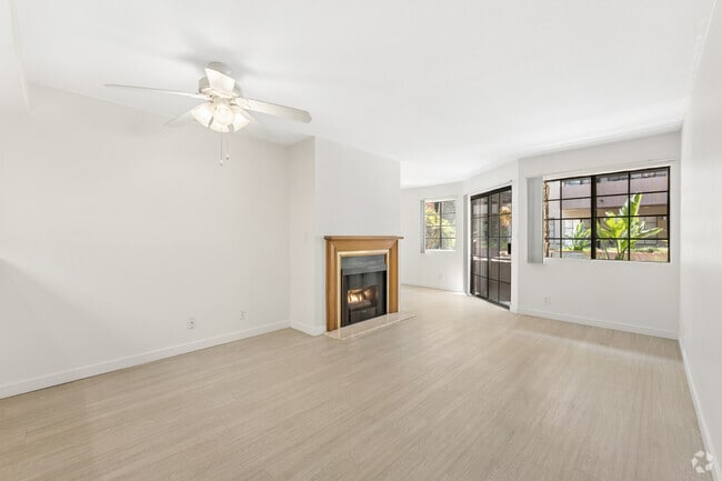 1BR, 1BA - 830SF - Living Room