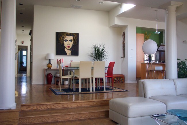 Apartment Photo - Manhattan Place Apartments