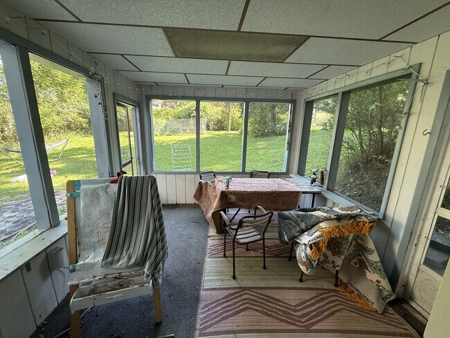 Photo - 141 Pearsall Pl