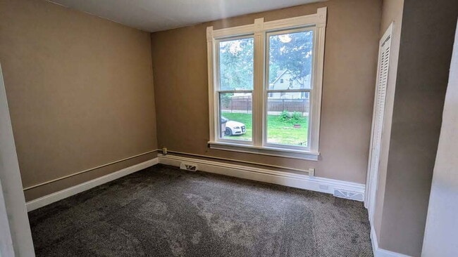 Building Photo - 704 E Prospect St