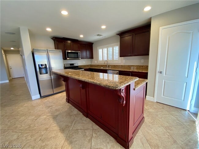 Photo - 920 Lord Crewe St