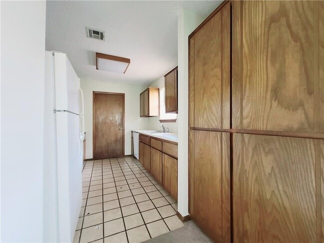 Photo - 235 Barrett Pl