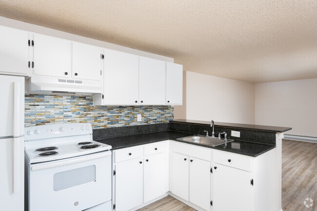 2BD, 1.5BA - 925SF