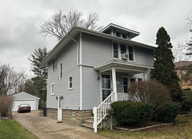 Photo - 613 E Lincoln Ave