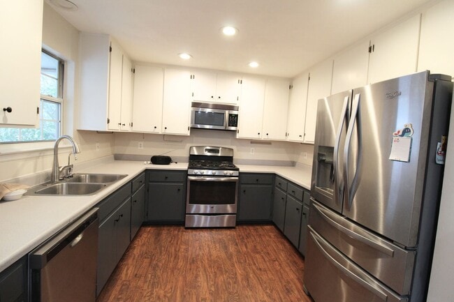 Photo - Spacious 3BR/2BA on 1 Acre – Fully Fenced