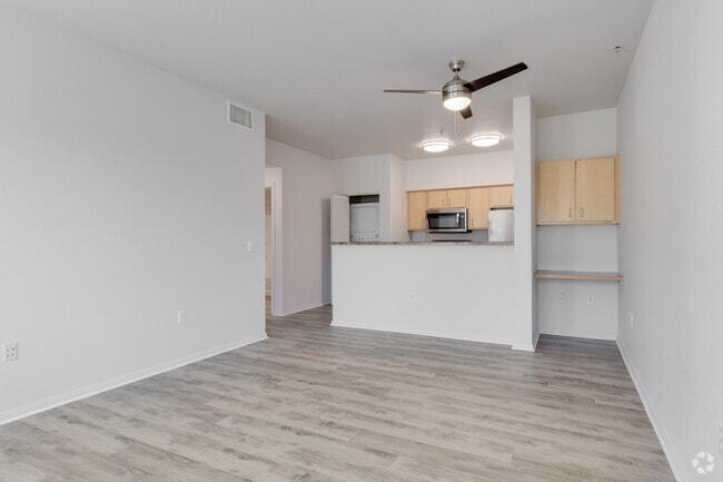 1BR, 1BA - 478SF