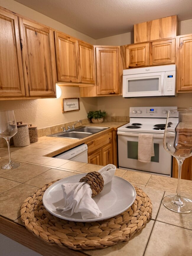 Photo - Evergreen Rock Maple Apartments