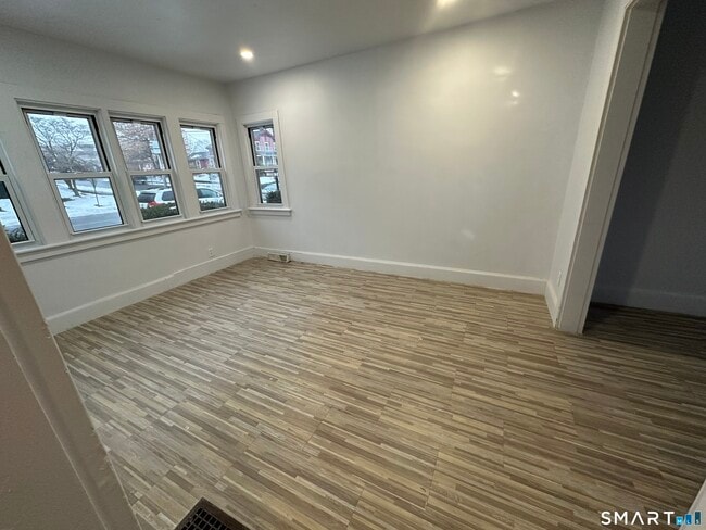 Photo - 112 Hawthorne Ave