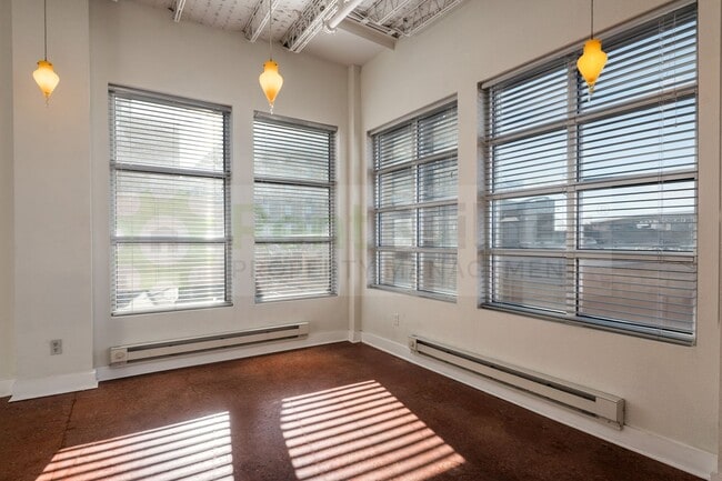 Photo - LOWER PRICE!  CATS ALLOWED!! Unit 3B