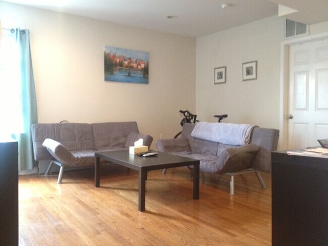 Photo - 3 bedroom with laundry in unit!