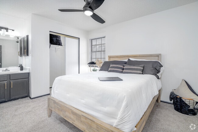 2BR, 2BA - 890SF - Bedroom 2